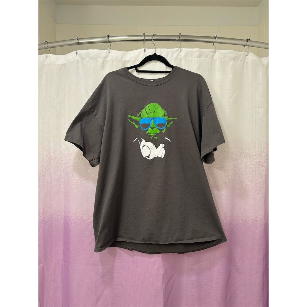 Men’s Gilden Star Wars DJ Yoda Size 2XL Gray Graphic T-Shirt Short Sleeve